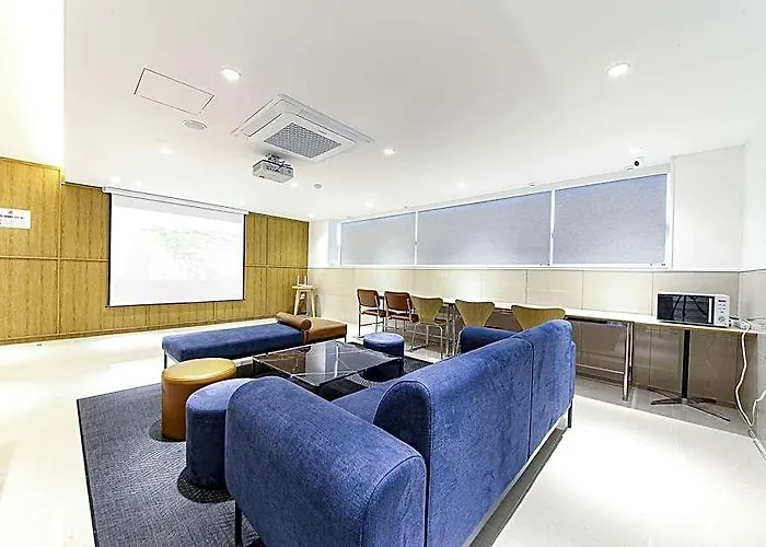 Kenny Gijang Hotel